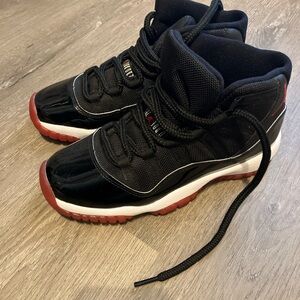 Air Jordan Retro 11s Sise 4Y Kids Black and Red High-Top Sneakers